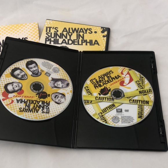 It’s always sunny in Philadelphia TV show - Picture 7 of 9